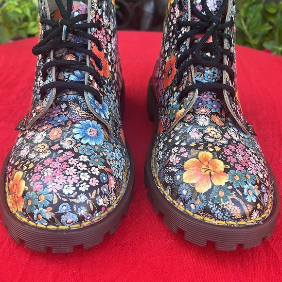 🏴 RARE 70’s / 80’s MIE Dr. Martens 6 Eye Colorful Floral Boots UK 4 - Picture 7 of 17